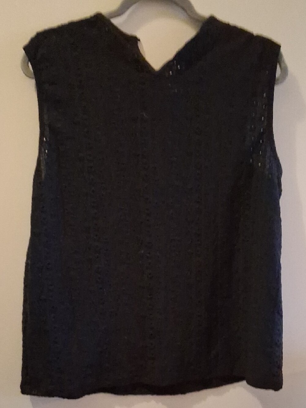 Black Lace Yoke Sleeveless Camisole - Picture 3 of 5